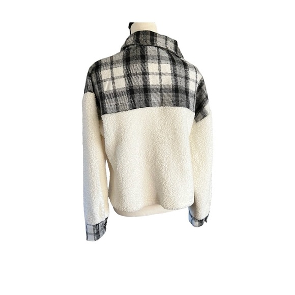 Sherpa button up plaid trim button waist length shacket. Size Large - Picture 5 of 6